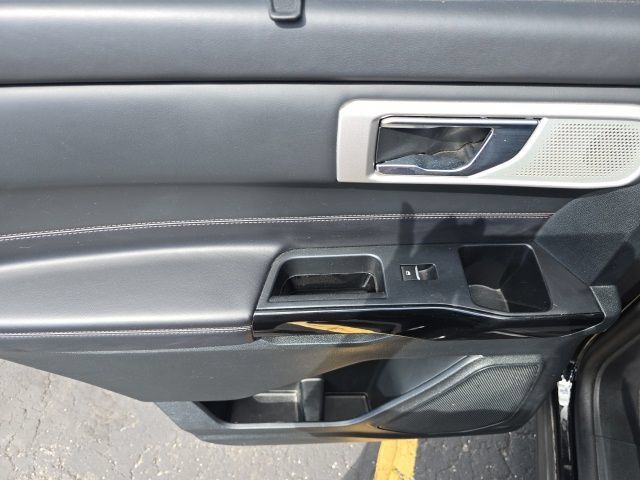 Used 2021 Ford Explorer Platinum w/ Equipment Group 601A AWD/4WD image 21