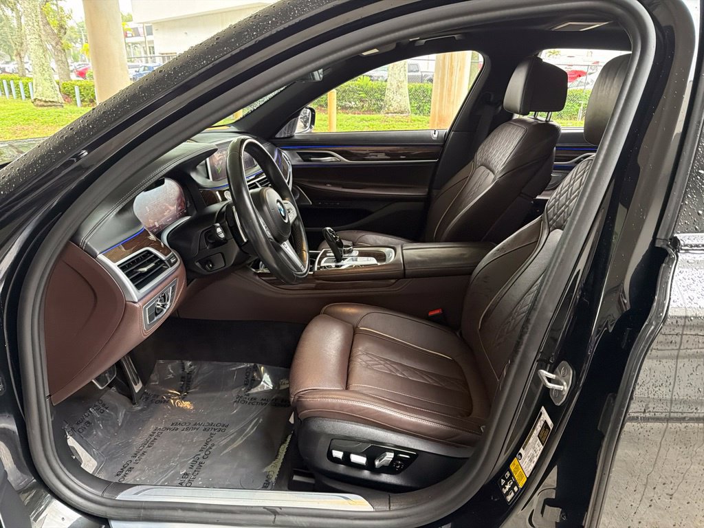 Used 2022 BMW 750i xDrive w/ Luxury Rear Seating Package AWD/4WD image 6