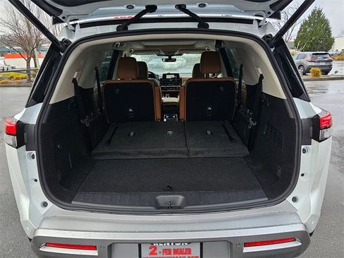 New 2025 Nissan Pathfinder Platinum image 11