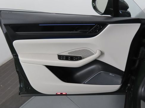 Certified 2025 Porsche Macan 4 Electric AWD/4WD image 34