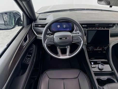 New 2025 Jeep Grand Cherokee Limited w/ Black Appearance Package image 26