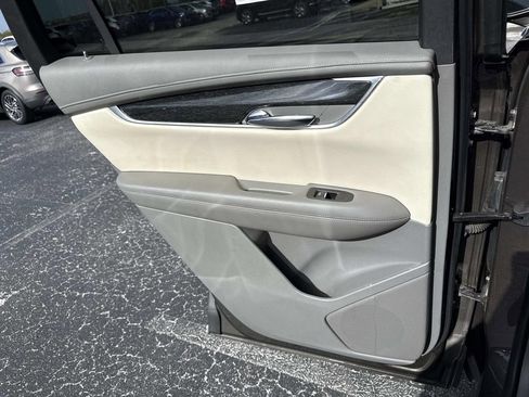 Used 2020 Cadillac XT6 Premium Luxury image 13