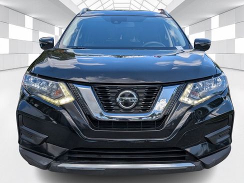 Used 2020 Nissan Rogue SV image 2
