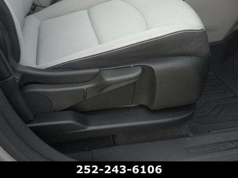 Used 2024 GMC Terrain SLE w/ Driver Convenience Package FWD image 38