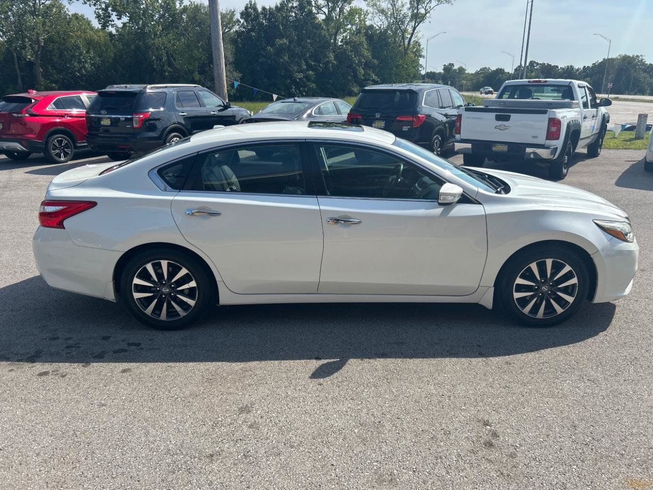 Used 2017 Nissan Altima 2.5 SL w/ 2.5 Technology Package FWD image 4