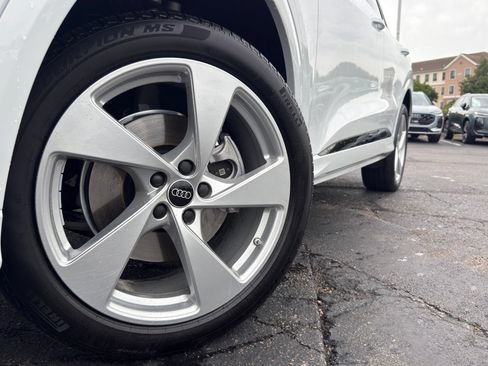 Certified 2025 Audi Q5 Premium Plus w/ Premium Plus AWD/4WD image 4