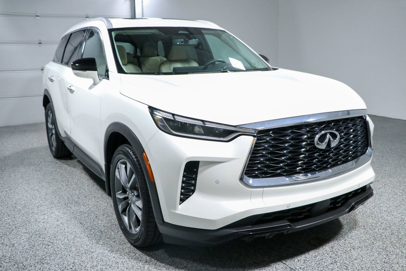 Used 2023 INFINITI QX60 Luxe w/ Performance Audio Package AWD/4WD image 5