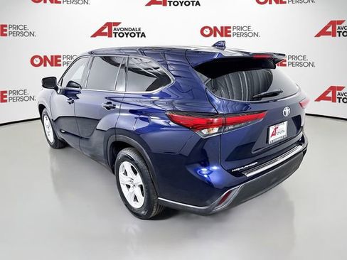 Used 2021 Toyota Highlander LE FWD image 5