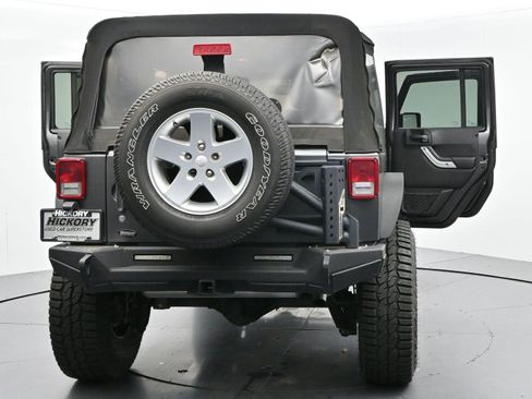 Used 2017 Jeep Wrangler Unlimited Rubicon w/ Connectivity Group AWD/4WD image 33