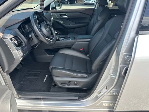 Used 2021 Nissan Rogue SV w/ Premium Package image 9