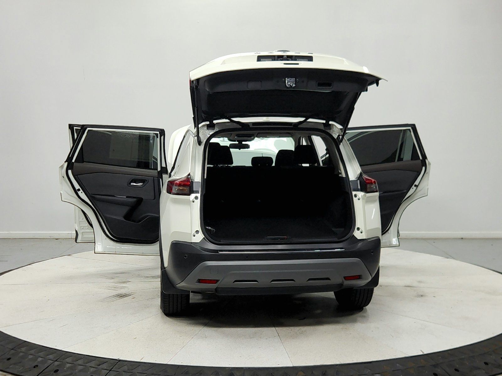 Used 2023 Nissan Rogue SV FWD image 15