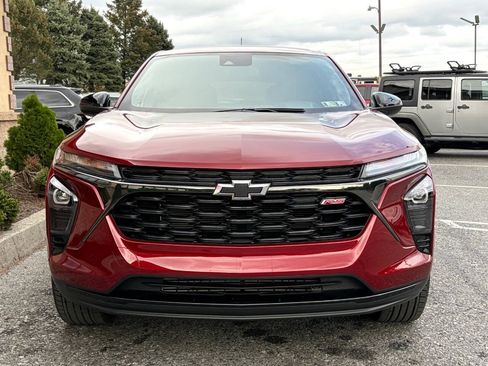 Used 2024 Chevrolet Trax RS w/ Driver Confidence Package FWD image 32