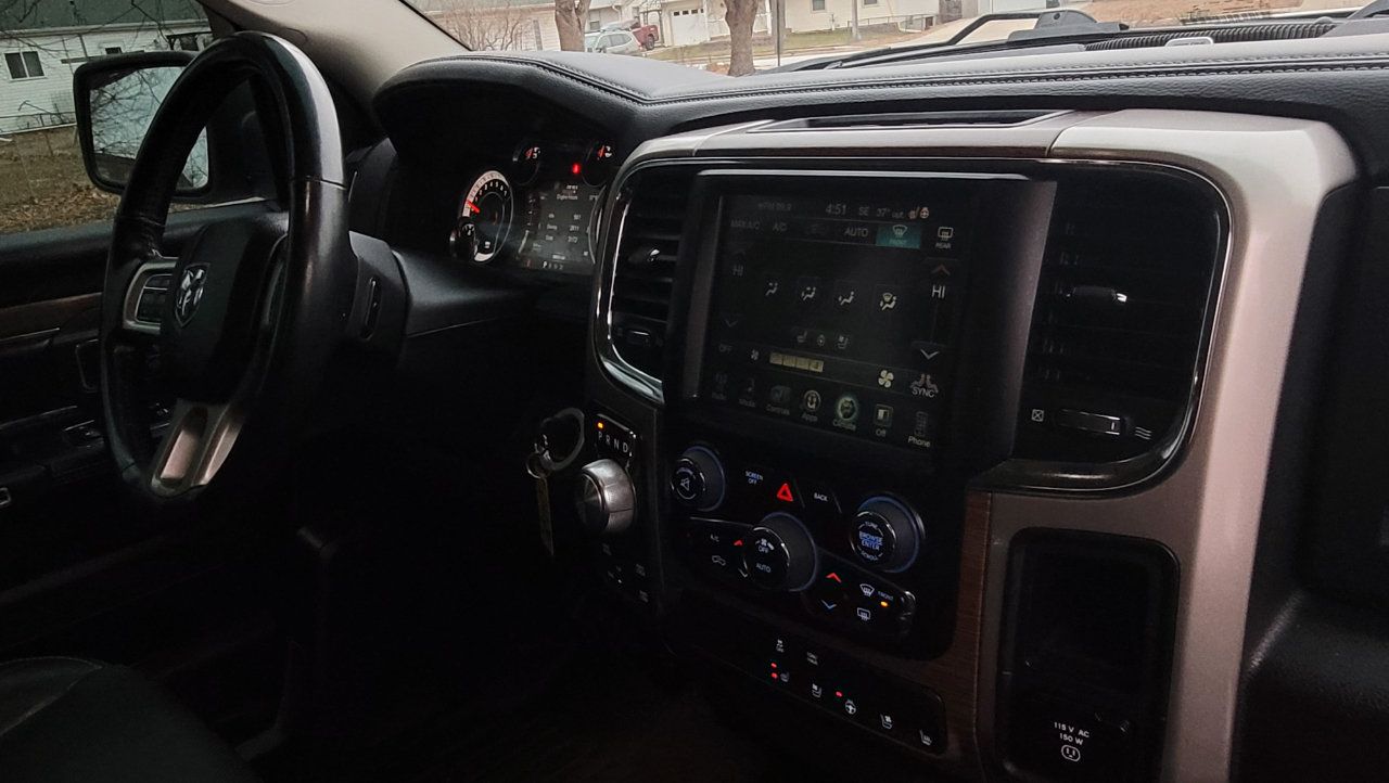 Used 2017 RAM 1500 Laramie AWD/4WD image 35