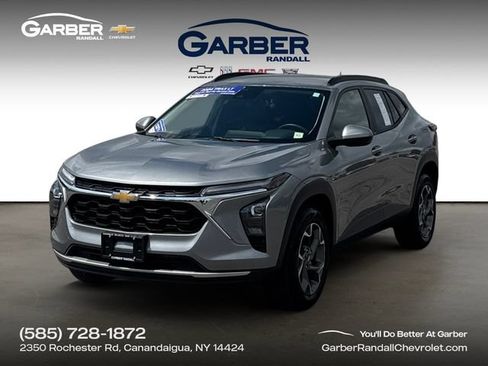 Used 2024 Chevrolet Trax LT w/ Driver Confidence Package FWD image 1