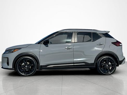 Used 2022 Nissan Kicks SR w/ Interior Electronics Package FWD image 2