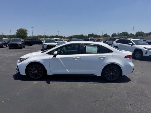 Used 2026 Toyota Corolla SE FWD image 4