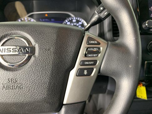 Used 2022 Nissan Titan SV RWD image 18