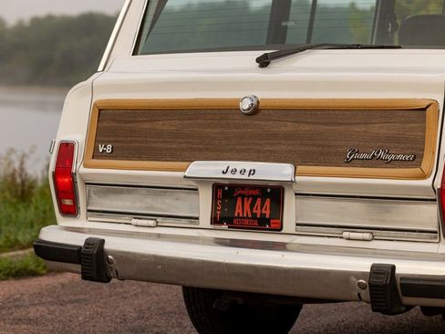 Used 1989 Jeep Grand Wagoneer AWD/4WD image 40