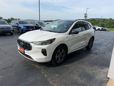 Used 2024 Ford Escape ST-Line w/ Tech Pack #1 AWD/4WD image 8