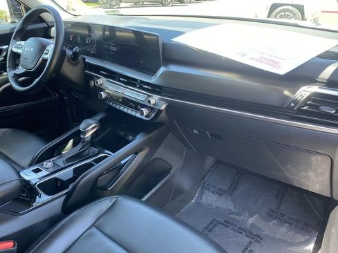 Used 2025 Kia Telluride LX FWD image 16