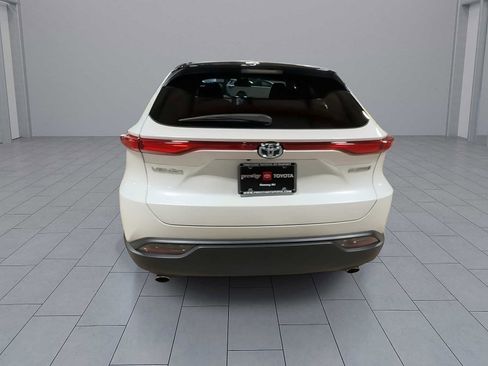 Certified 2022 Toyota Venza LE image 7