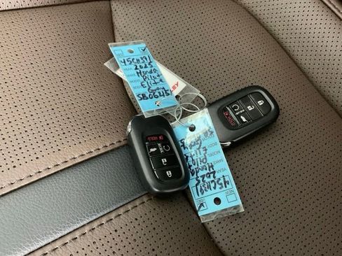 Used 2025 Honda Pilot Elite image 45