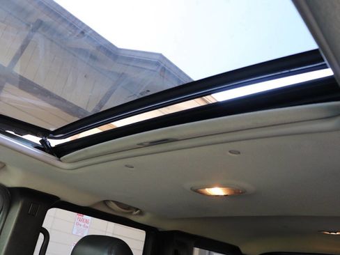 Used 2005 HUMMER H2 w/ Preferred Equipment Group image 30