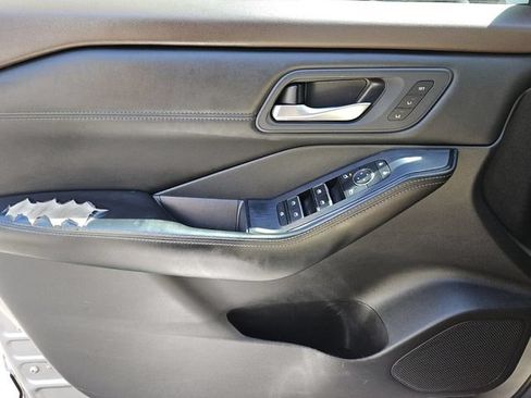 Used 2023 Nissan Rogue SL FWD image 29