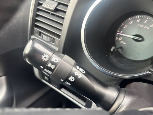 Used 2019 Toyota Sequoia SR5 AWD/4WD image 18