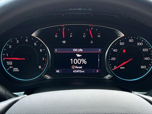 Used 2022 Chevrolet Traverse LT FWD image 19