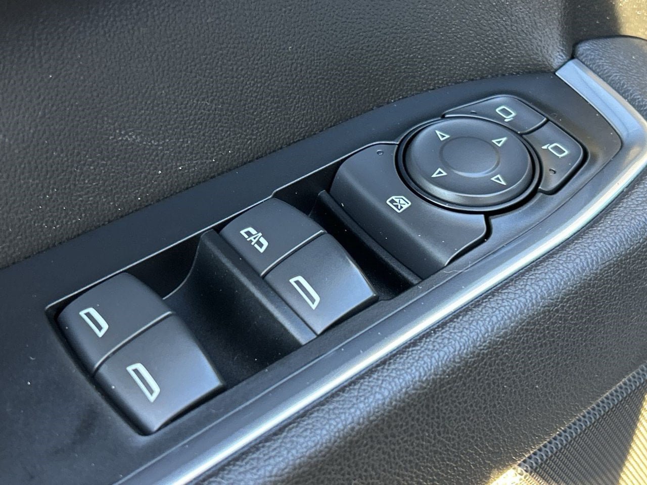 Used 2025 Chevrolet Silverado 1500 RST AWD/4WD image 18