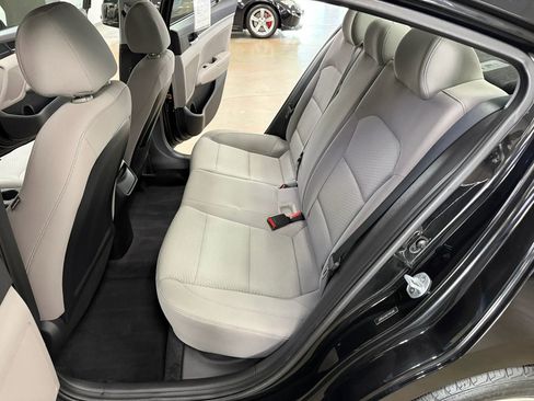 Used 2019 Hyundai Elantra ECO FWD image 12