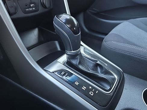 Used 2017 Hyundai Elantra GT image 36