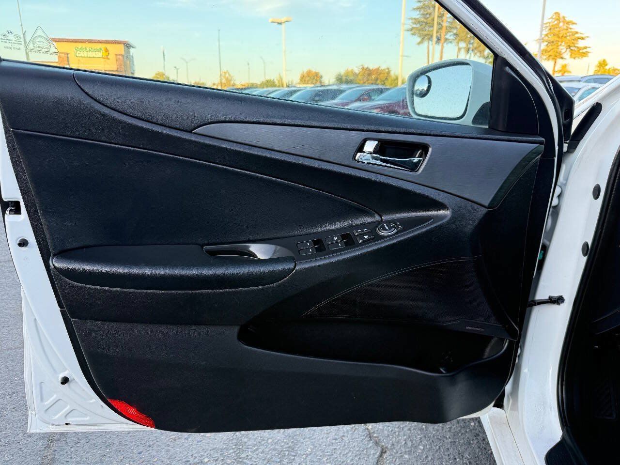 Used 2013 Hyundai Sonata SE w/ Navigation & Sunroof Pkg FWD image 9