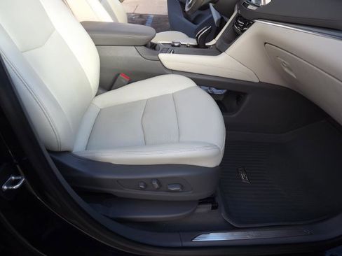 Used 2021 Cadillac XT5 Premium Luxury w/ LPO, Floor Liner Package image 33