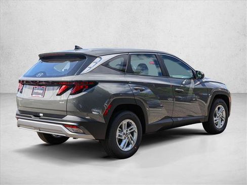 Used 2025 Hyundai Tucson SE AWD/4WD image 5