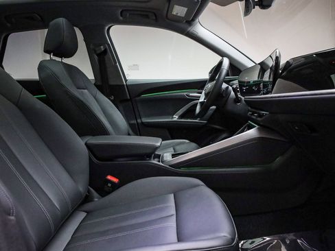 Certified 2025 Audi Q5 Premium w/ Convenience Package image 18