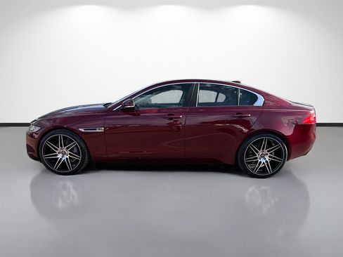 Used 2017 Jaguar XE image 6