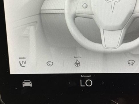 Used 2023 Tesla Model Y Long Range AWD/4WD image 39