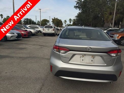 Used 2021 Toyota Corolla LE image 14