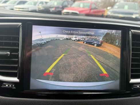 Used 2024 Chrysler Pacifica Touring-L image 24
