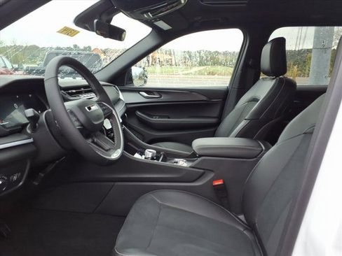 New 2025 Jeep Grand Cherokee Altitude image 7