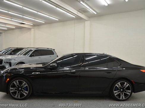 Used 2024 BMW i7 M70 w/ Executive Package image 4