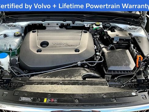 Used 2025 Volvo XC40 B5 Plus AWD/4WD image 13