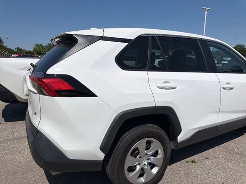 Used 2022 Toyota RAV4 LE FWD image 6