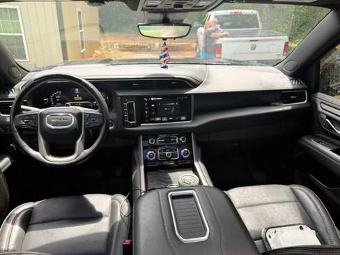 Used 2024 GMC Yukon Denali w/ Advanced Technology Package AWD/4WD image 3