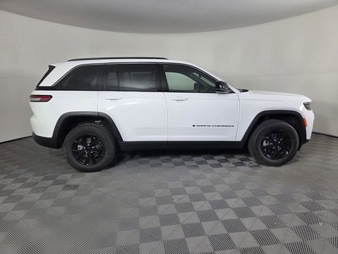 New 2026 Jeep Grand Cherokee Altitude RWD image 4