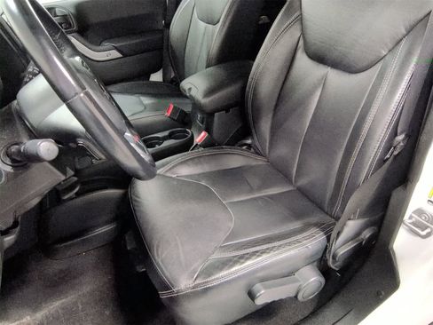 Certified 2017 Jeep Wrangler Unlimited Rubicon image 17