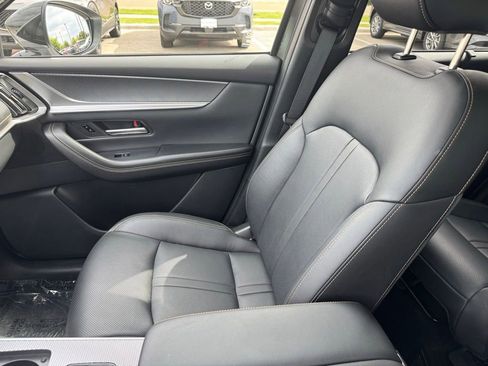 Certified 2025 MAZDA CX-70 3.3 Turbo w/ Preferred Package AWD/4WD image 16