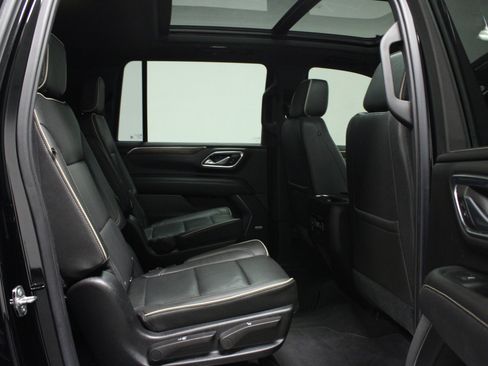 Used 2021 Chevrolet Suburban Premier AWD/4WD image 16